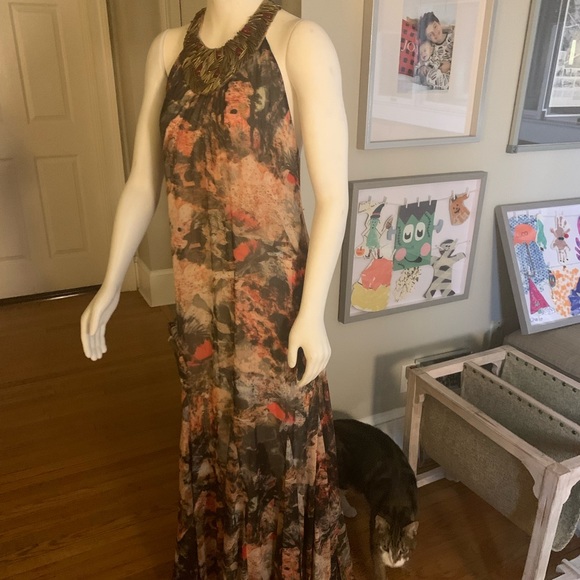 Alice + Olivia gorgeous gown. Unique beading at the top. The colors are fab! Am - Picture 3 of 15